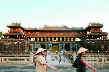 14 Days Best of Vietnam Cambodia Tour with Historical and Cultural Discovery