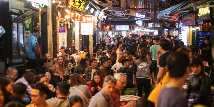 beer-street-the-most-sleepless-street-in-hanoi