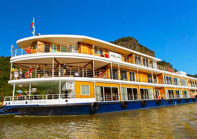 Boat tour in Myanmar