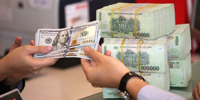 Exchanging money in Laos