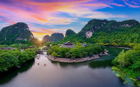 How to Travel from Hue to Hanoi: The Ultimate Travel Guide 