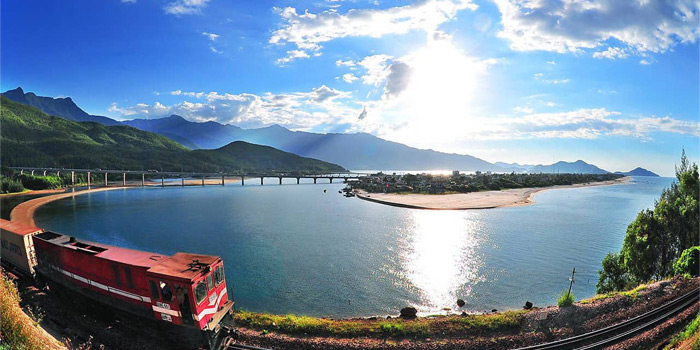 hue-vietnam-to-hoi-an-train.jpg