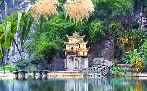 How to Get from Ninh Binh to Halong Bay? 4 Ways Updated in 2024