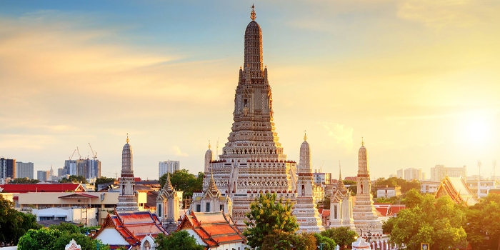 see-a-beautiful-sunrise-in-wat-arun-thailand
