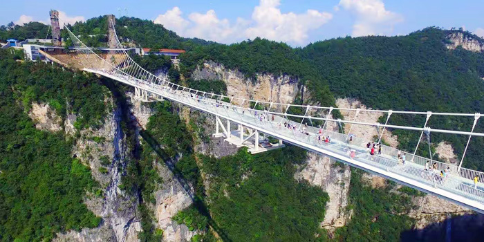 zhangjiajie-national-park-glass-bridge